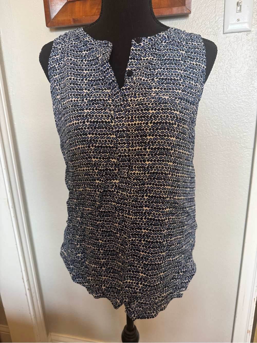 NWT Willi Smith Navy and White Printed Sleeveless Blouse